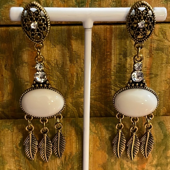 💜3/$10 Boho Flapper Filagree Drop Earrings - Picture 1 of 5